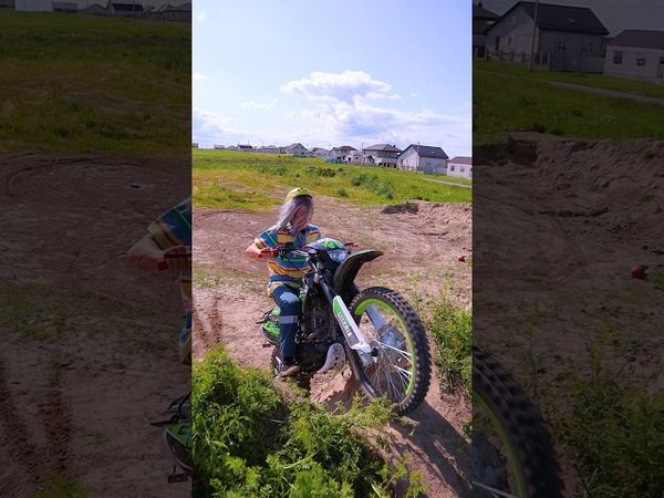 😍 МАМА УЧИТ ДРИФТОВАТЬ на МОТОЦИКЛЕ #sharmax #shorts