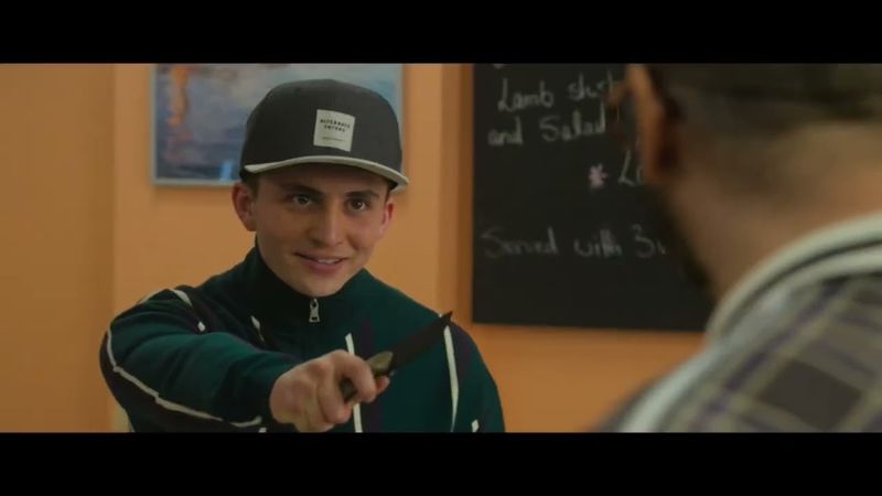 Малолетняя шпана хотела вырубить тренера. Фильм Джентельмены.