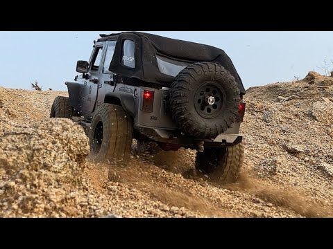 Axial SCX10 III Jeep Wrangler Rubicon JK Off-Road Driving 4X4 RC Car