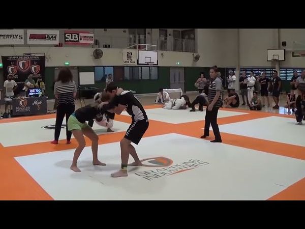 BJJ cewek vs cowok 2025 - submission dengan segitiga dan armbar