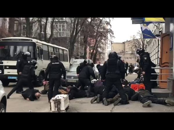 В случае победы Юлии Тимошенко - остается Арсен Аваков