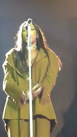 Kiss it better #rihanna#kissitbetterrihanna #musicvideo #sing #perfor...