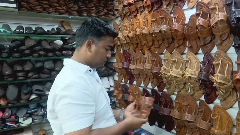 Скандал из-за сандалий Prada пробудил у индийцев интерес к местной обуви