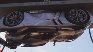 Британский стартап заставил гиперкар ездить вверх колёсами