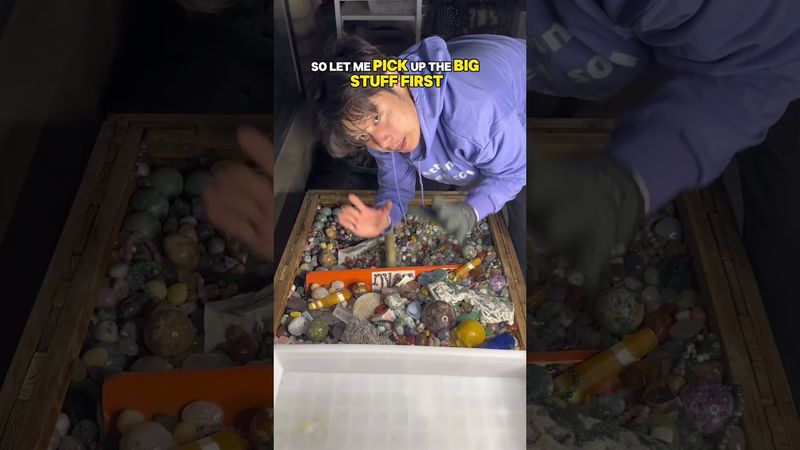 طلب حلوى ملونة لبيتر وإميلي وجافين #متجر_الكريستال #تاجر_الكريستالات #حلوى_الكريستال #الكريستالات