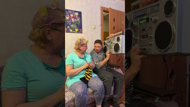 Пришла математику подтянуть, а сами в ладушки играют