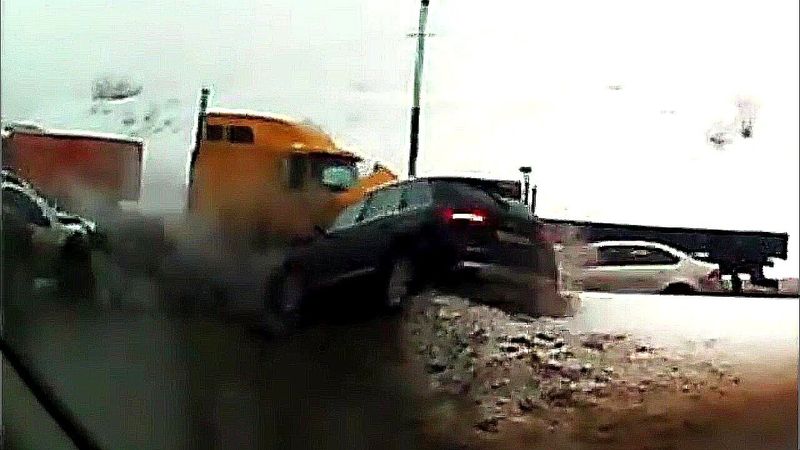 Dashcam Russia - Crazy Drivers and Car Crashes 2019