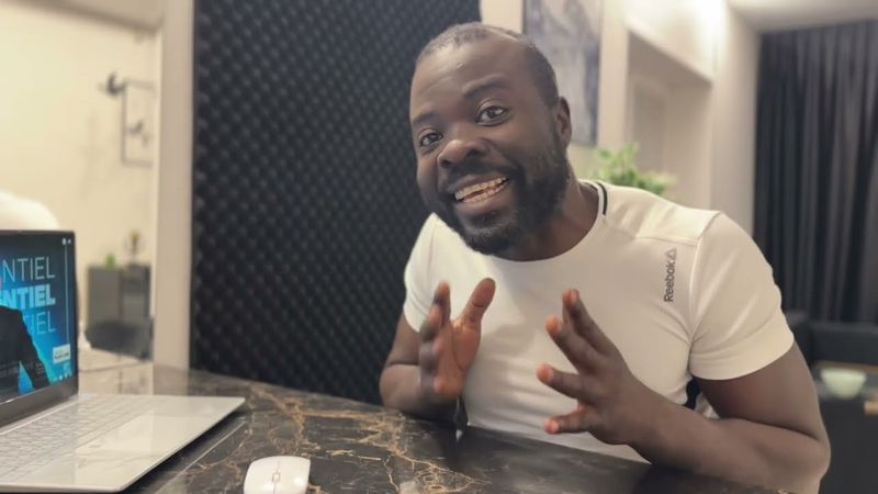 Если Россия настолько слаба как они говорят, тогда почему они бегут ?