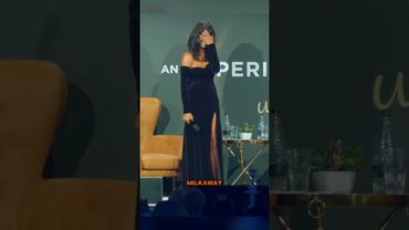 📏 Шварц засмущал ведущую своими размерами