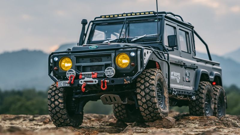 Traxxas TRX6 DEFENDER on trailer behind SCX10 Lc70 Killerbody | Rc Crawler