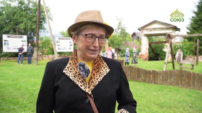 В с. Николо-Погост освятили крест колокольни храма в честь Владимирской иконы Божией Матери