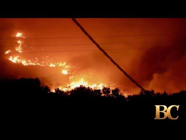 Mais de 5.000 pessoas foram evacuadas devido a incêndio florestal na ilha grega de Creta