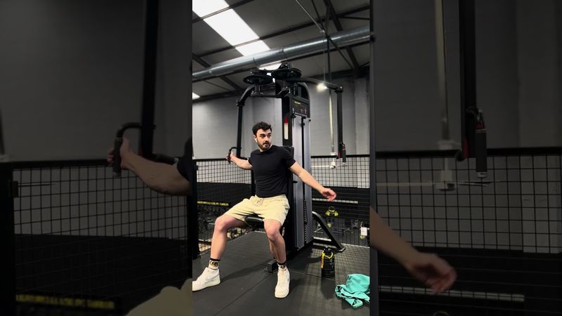 Peck deck en máquina hammer strength- Pectoral