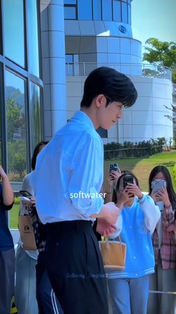 190!! the way he walks ARGHHH 🔥😫🧎‍♀️✨ #zhanglinghe #张淩赫 #fyp 