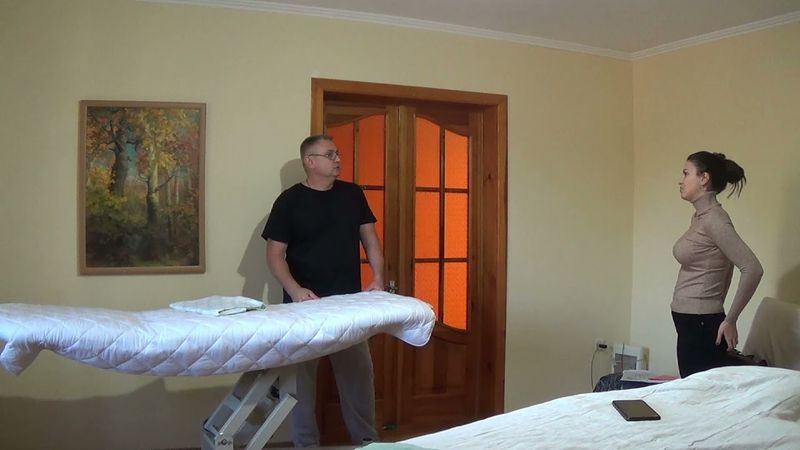 Онемение в подбородке, челюсти,губе,торможение речи, ПА, ком в горле. Отнимаются,тяжесть в кон-стях.