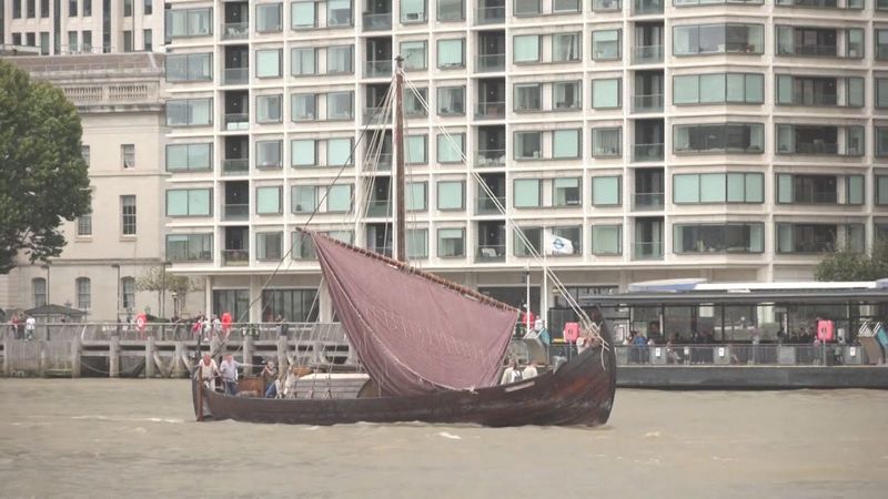 На Темзе заметили старинное судно викингов
