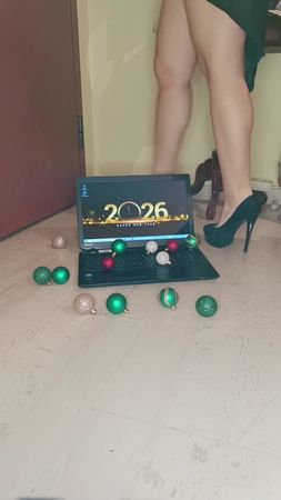 “The best way to celebrate New Year’s: in high heels.” 👠🎄✨ @eleni.kli...