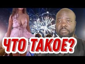 Выпускница с открытом розовом платье. Её мама гордится и другие мамы хвалят