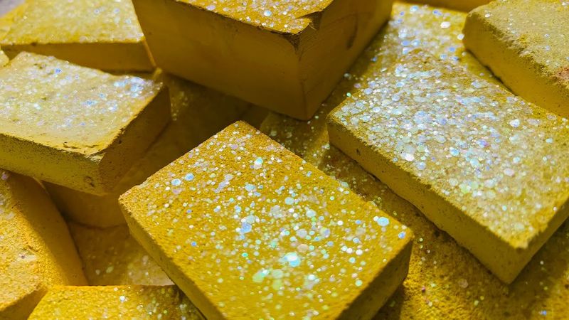 Yellow Reforms | 1 Dyed Chalk | With a touch of glitter ✨