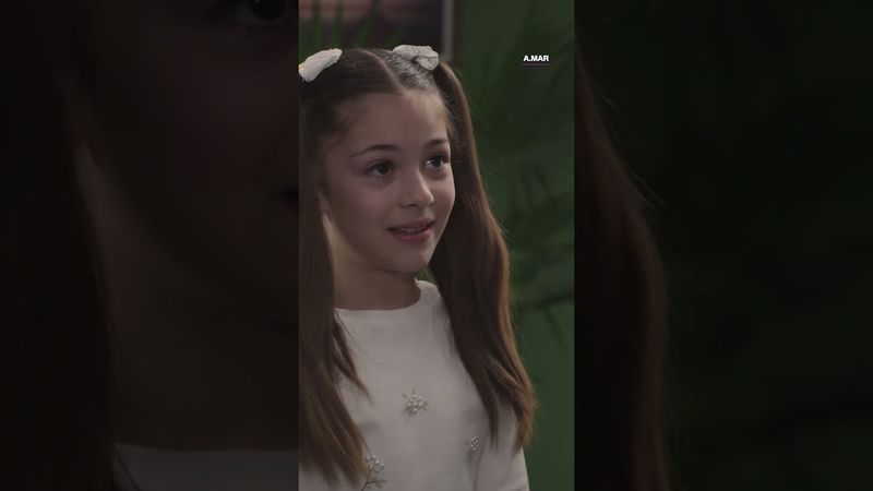 Azul le da un beso de despedida a Íker #AMar #Uninovelas