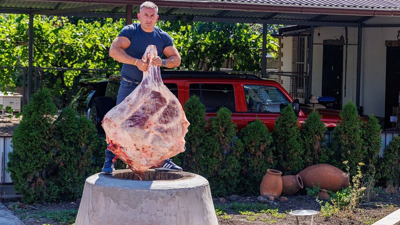 آزمایش ما! 55 کیلوگرم گوشت در مقابل تاندور! جشن گوشت با دوستان