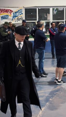 Aliás com quem estou falando aqui, quem é o chefe? 