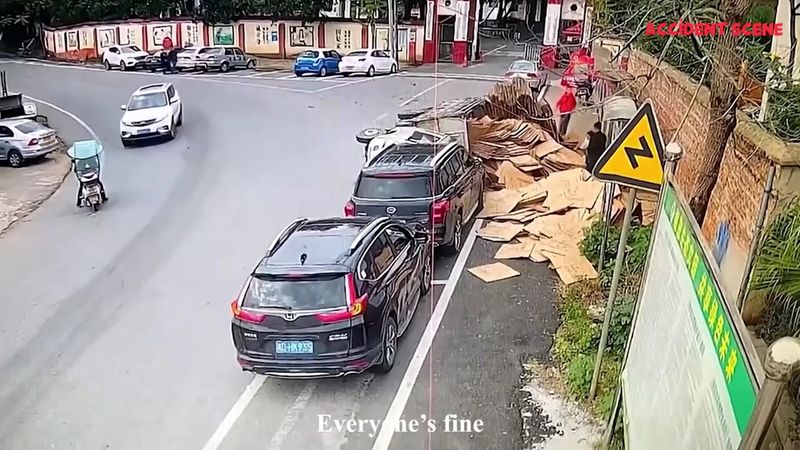 102 Moments choquants d’idiots au volant : Karma instantané & gens chanceux filmés