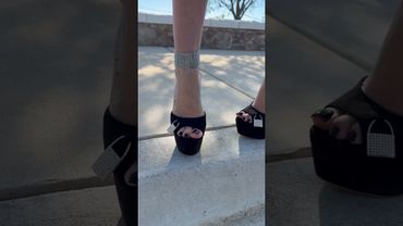 Amazing platform mules 😍🖤