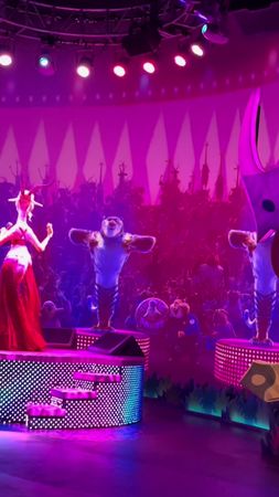 - ลงให้ดูความน่ารักอีกครั้งก่อนจะไปดูZootopia2🦊🐰🤗🐯 #shanghaidisneylan...