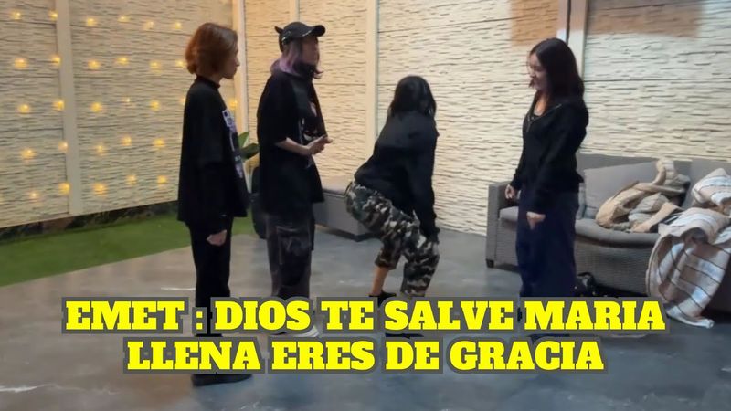 LE PERREAN A EMETSUKI Y ENSEÑA SUS PASOS DE BAILE