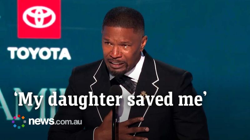 Jamie Foxx gets emotional in speech about near-death experience