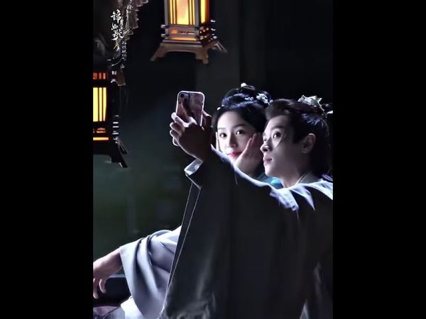 🤪He Yan and Xiao Jue take selfies and interact with each other. #LegendofTheFemaleGeneral #周也 #丞磊