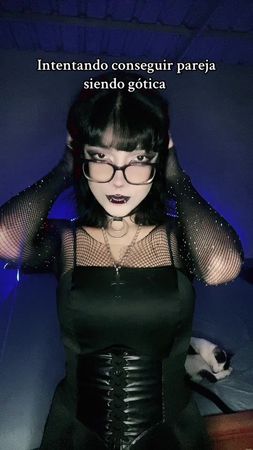Siempre me pasa  #gotica #goth #gothgirl #gotico #vampiregoth #parati...