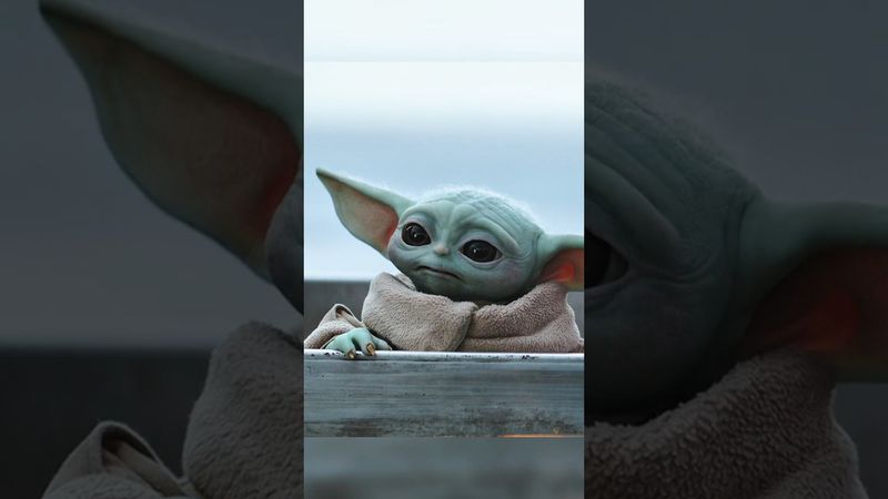Малыш полетел за помощью 😧 #кино #фильм #starwars #mandalorian