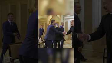 Как Ильхам Алиев встретил Пашиняна на переговорах в Абу Даби