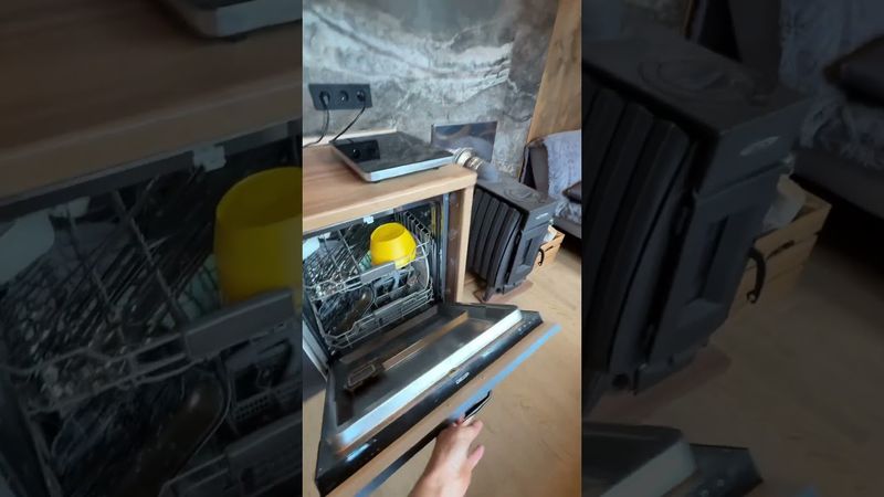 ДАЧА ЗА 300 ТЫСЯЧ РУБЛЕЙ? Архитектор показал, что можно построить из двух контейнеров! ШОК!