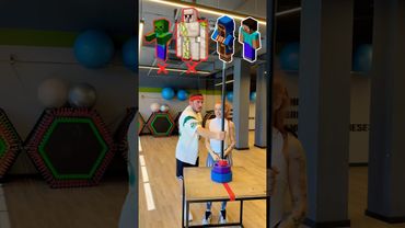 👠Zombie🧟‍♂️ vs Golem🗿 vs Wandering Trader👀 vs Steve🤷‍♂️ | Minecraft Run Challenge🟩 Who won?🥸