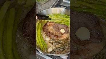 Стейк рибай с пюре и спаржей под белым соусом#рецепты