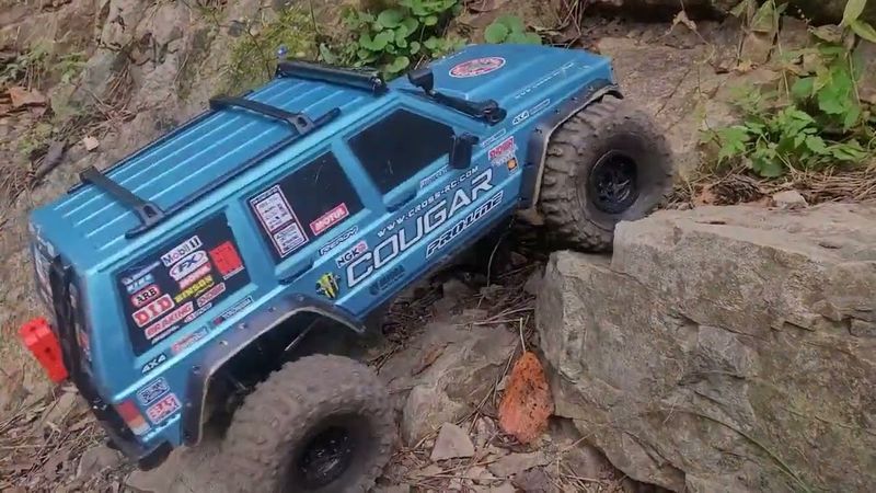 1/8 EMO X2 & YK 4082 mountain crawling part#1