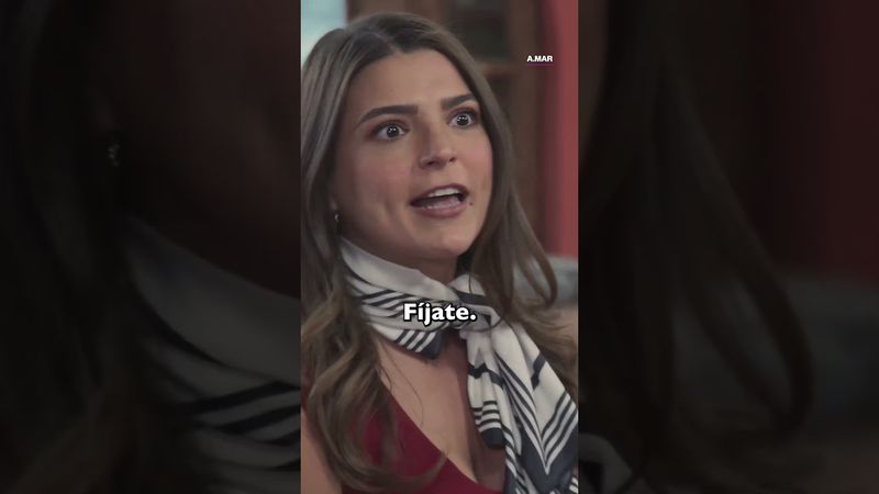 Perla arruina el vestido nuevo de Brisa #AMar #Uninovelas