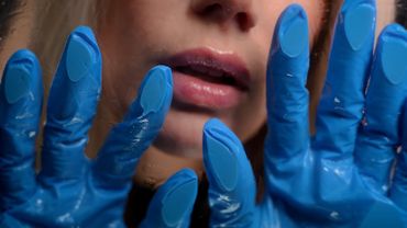 ASMR | CLOSE-UP TOUCHING YOUR FACE