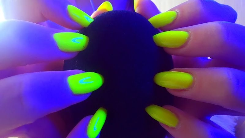 ASMR | Scratching Neon Nails & Visual Trigger 💛