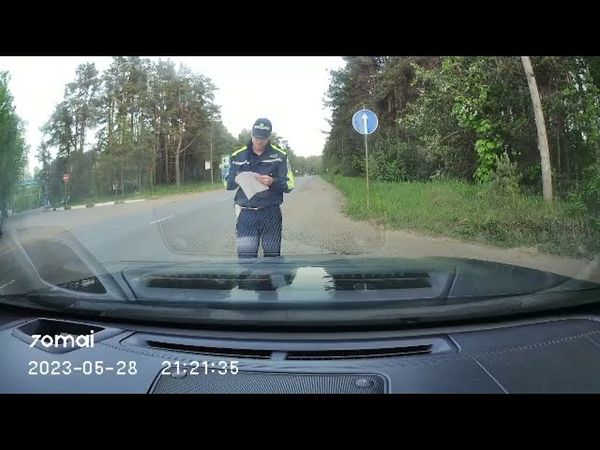 Наивный инспектор ГИБДД  хотел посмотреть багажник у юриста