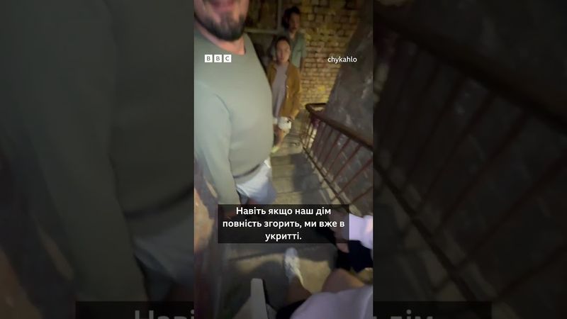 Діти з мамою біжать до укриття під час обстрілу Києва, лунають вибухи і тривога #shorts #київ #діти