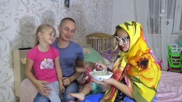 МАРГАРИТА И ЛЕРА ВЫГНАЛИ БАБУШКУ ГОТОВИТ НЕ ВКУСНУЮ КАШУ ДЛЯ ДЕТЕЙ