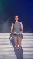 🎀: Madison Beer performing "Follow the white rabbit" In Milan #Madiso...
