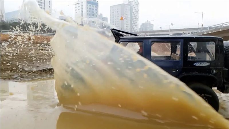 RC CAR TRAL TRACTION HOBBY 1/8 Founder Jeep Raining mud bash