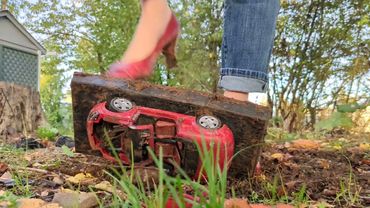 Red high heels crush 1/18 scale model car #asmrcrush #asmr #diecastcars