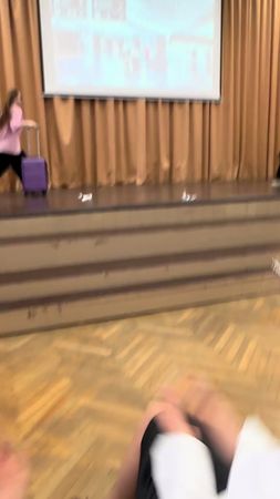 Элина с Алисой поставили танец и исполнили его на форуме классных рук...