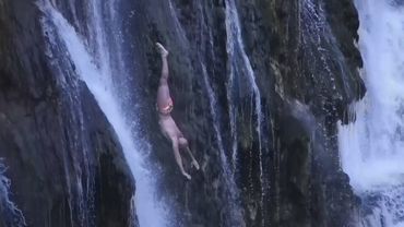 Как клифф-дайверы прыгали с 20-метрового водопада в Боснии